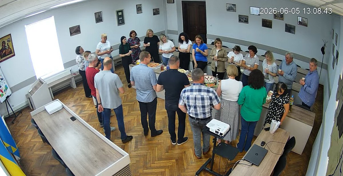 Застолье сотрудников горсовета во Львовской области случайно показали в прямом эфире