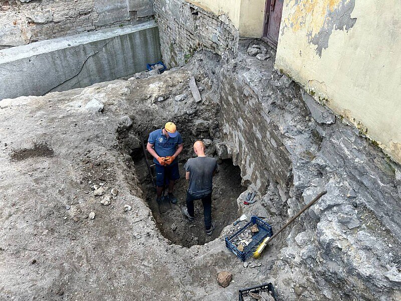 У Луцьку археологи розкопали фундамент вежі Свинюського, засипаний 300 років тому