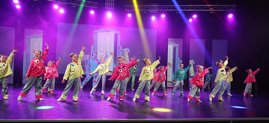 «Еще один танец» ради Победы: «Невгамовні» собрали более 41 тысячи гривен на помощь военным