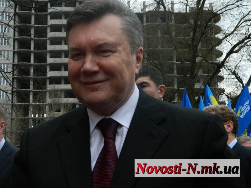 Янукович в Николаеве говорил о борьбе с популистами: «У меня прошло уже то время, когда я давал, шеи выкручивал»