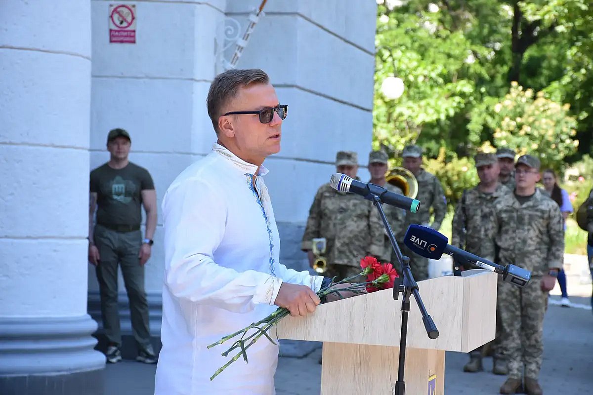 В Одессе открыли мемориальную доску Герою Украины Алексею Вадатурскому