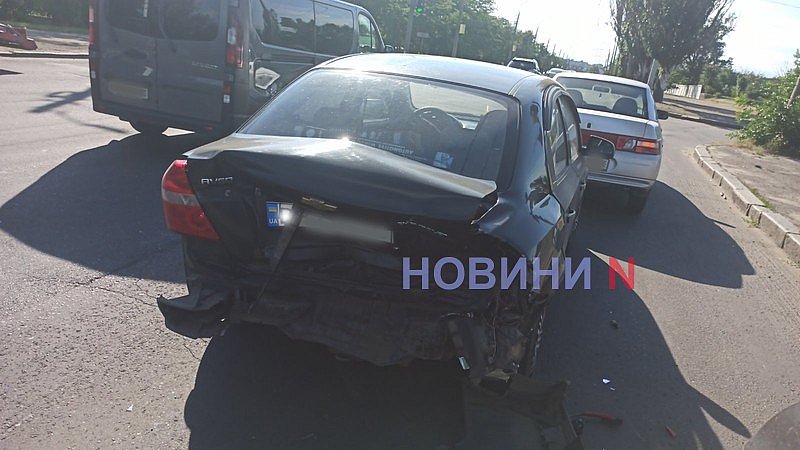 Автоледі влаштувала потрійну ДТП у Миколаєві (фото)