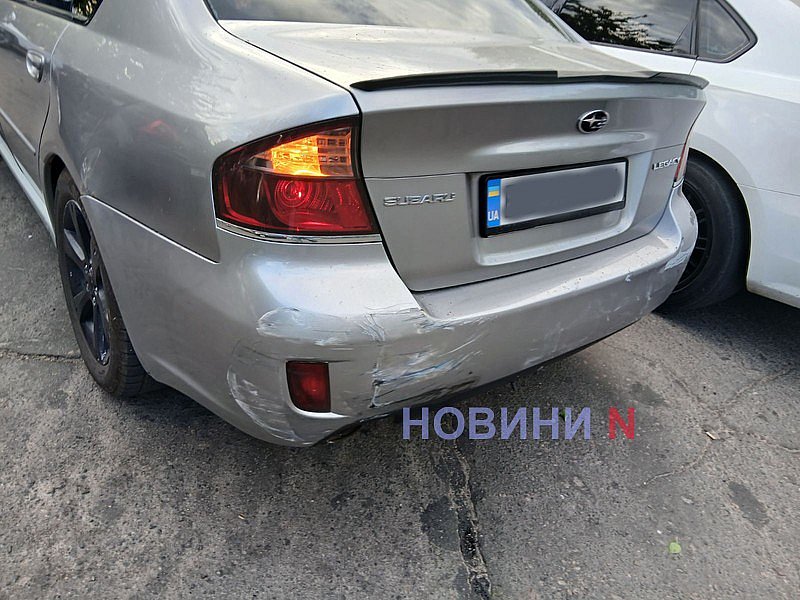 На Варваровском спуске в Николаеве столкнулись Subaru и Volkswagen