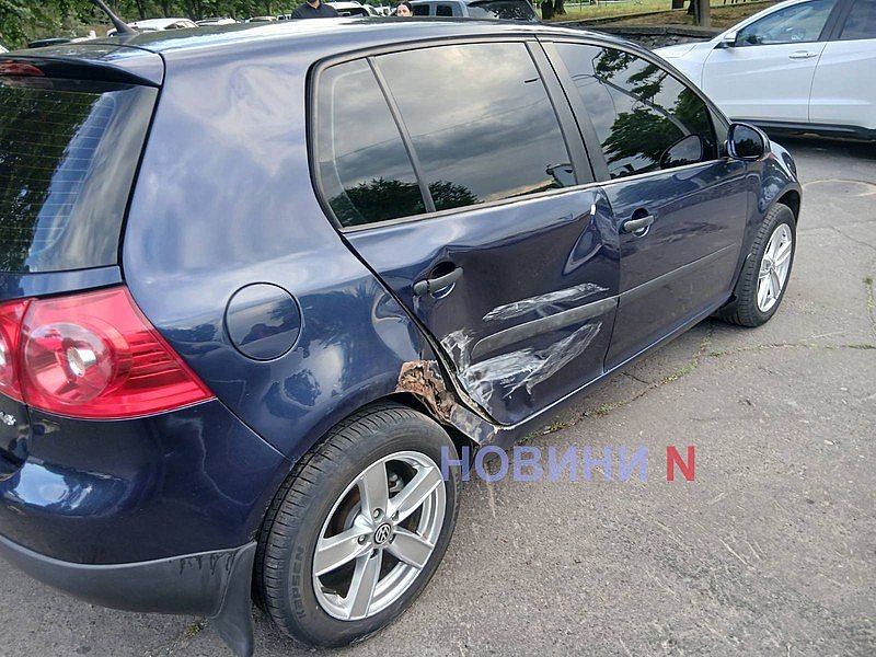 На Варваровском спуске в Николаеве столкнулись Subaru и Volkswagen