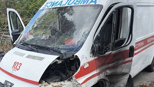 У Херсоні дрон атакував машину швидкої допомоги: постраждали двоє медиків