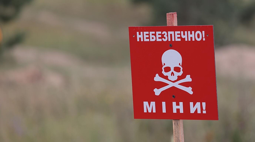 На Харківщині автівка підірвалася на вибухонебезпечному предметі. Фото ілюстративне