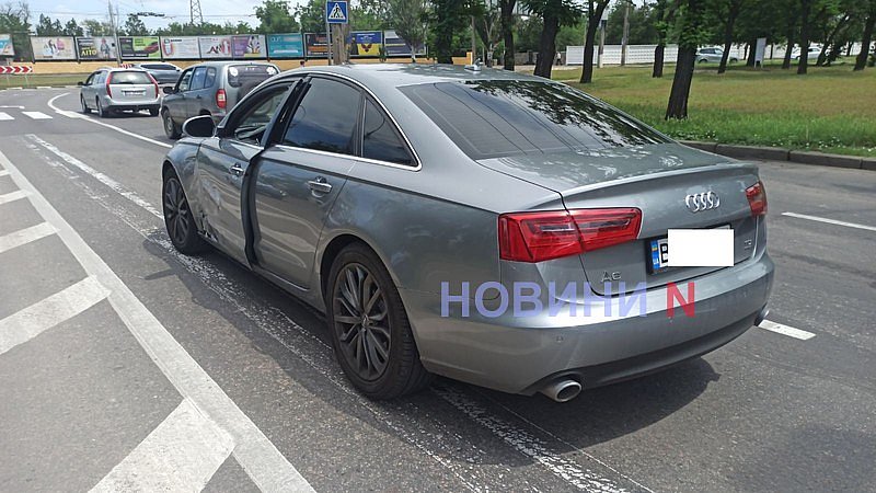  Audi и BMW столкнулись на проспекте в Николаеве