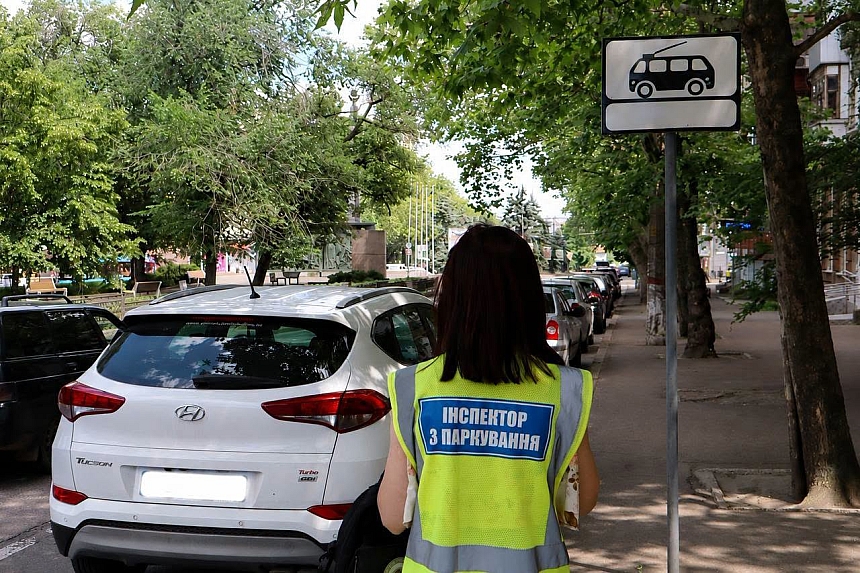 В Николаеве водители блокируют движение электротранспорта: какой штраф за это грозит