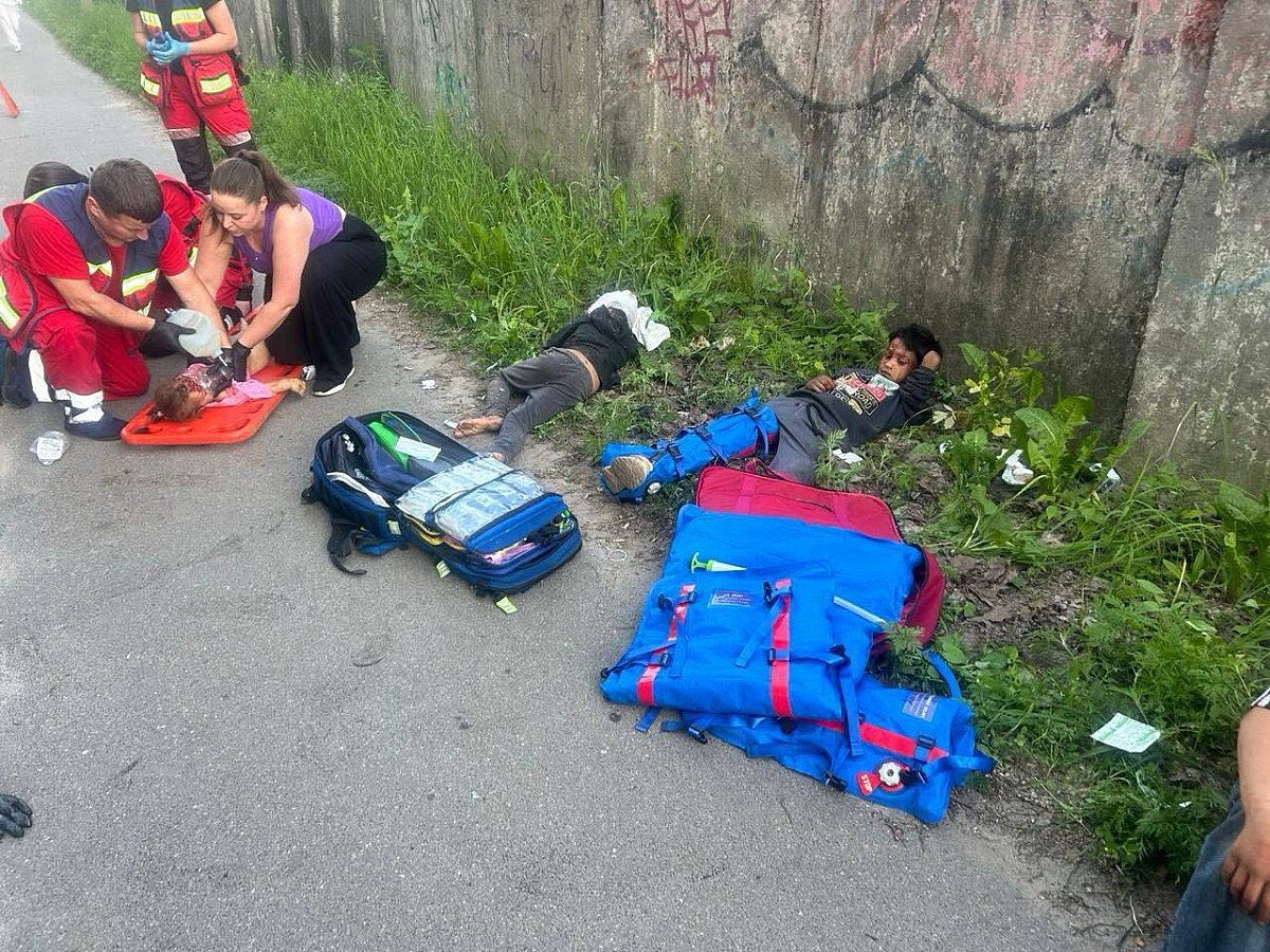 В машине находились шестеро детей: смертельное ДТП произошло в Киевской области (фото 18+) 