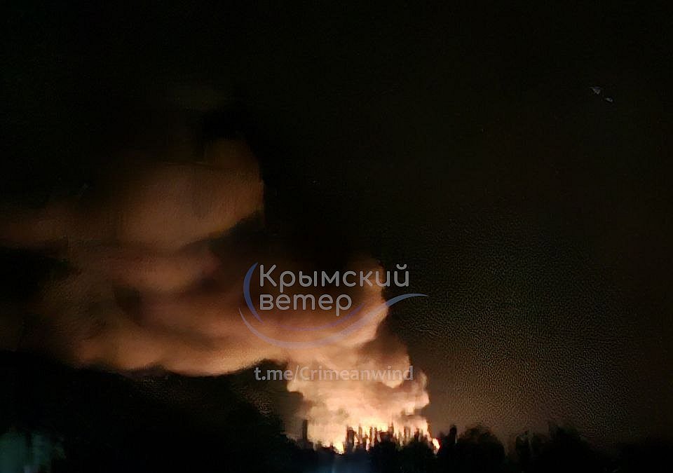 В Крыму серия взрывов: повреждены объекты, перебои со светом