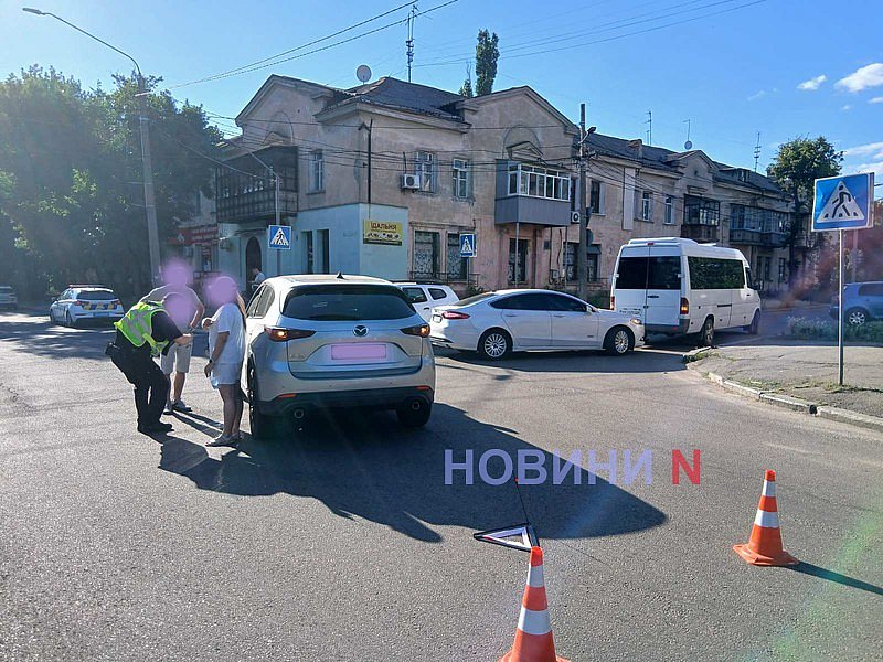 В Николаеве Mercedes врезался в Mazda