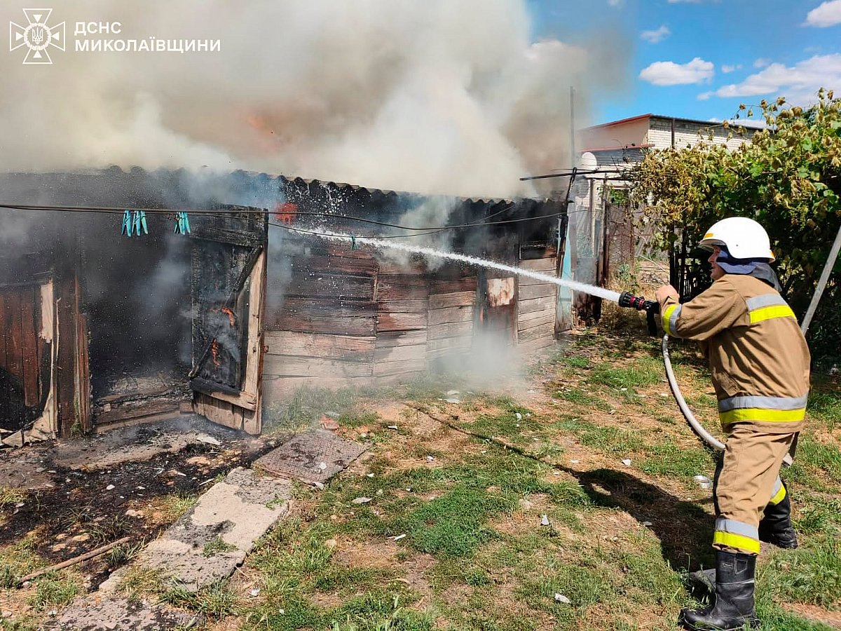 За добу на Миколаївщині сталося 12 пожеж: одна виникла після падіння уламків дрону