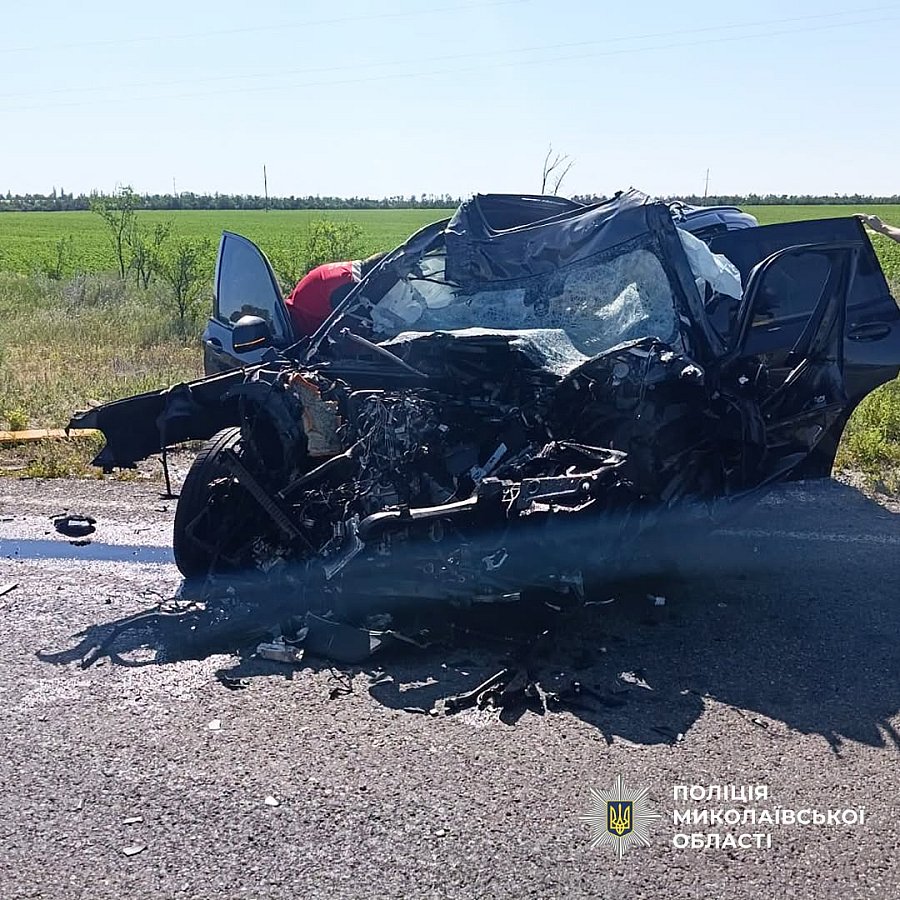 Смертельное ДТП на трассе в Николаевской области: BMW столкнулся с грузовиком MAN