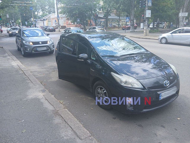 В центре Николаева «Сузуки» врезался в «Тойоту»