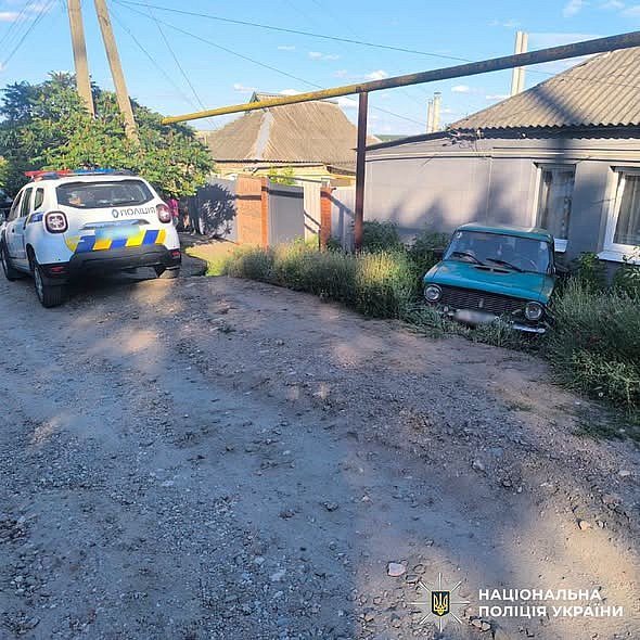 В Харьковской области пьяный водитель въехал в жилой дом (фото)