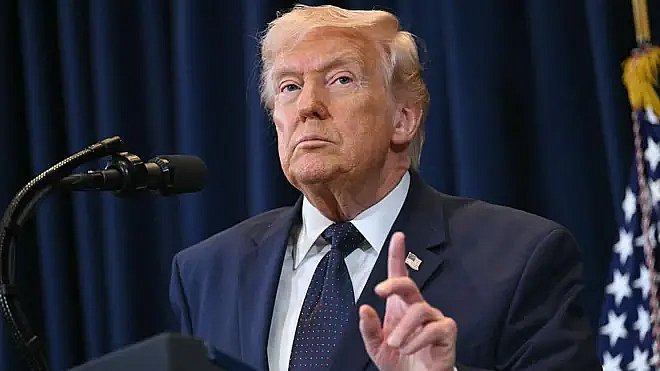 Трамп обвинил Иран в атаке дронами на грузовое судно в Ормузском проливе