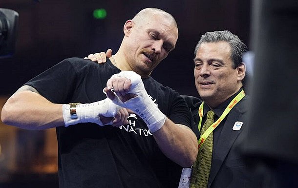 WBC заподозрил подделку видео с отказом Усика от чемпионских поясов