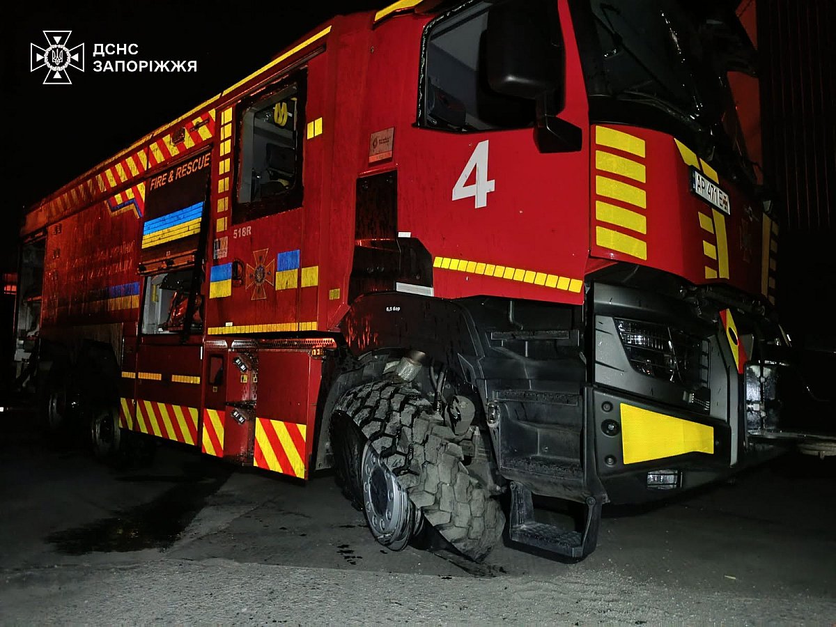 У Запоріжжі дрон атакував рятувальників під час гасіння пожежі