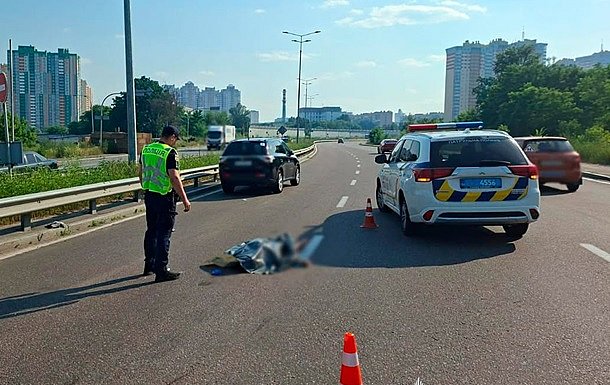 В Киеве 18-летний мотоциклист насмерть сбил пешехода в Оболонском районе