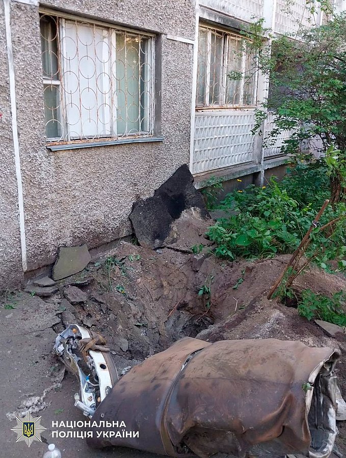 У Києві біля житлової багатоповерхівки виявили бойову частину ракети після нічної атаки РФ