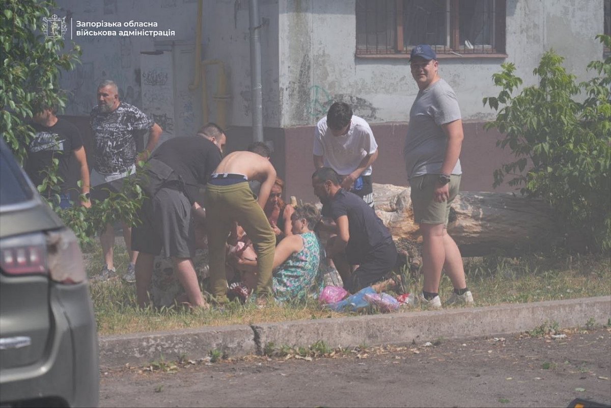Запоріжжя зазнало удару КАБами: поранено троє людей, серед постраждалих &mdash; дитина (відео)
