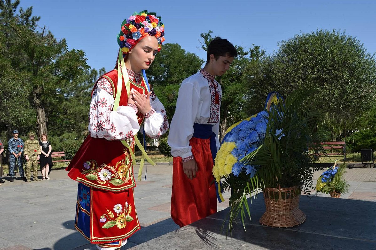 В Николаеве в День Конституции почтили память борцов за независимость Украины