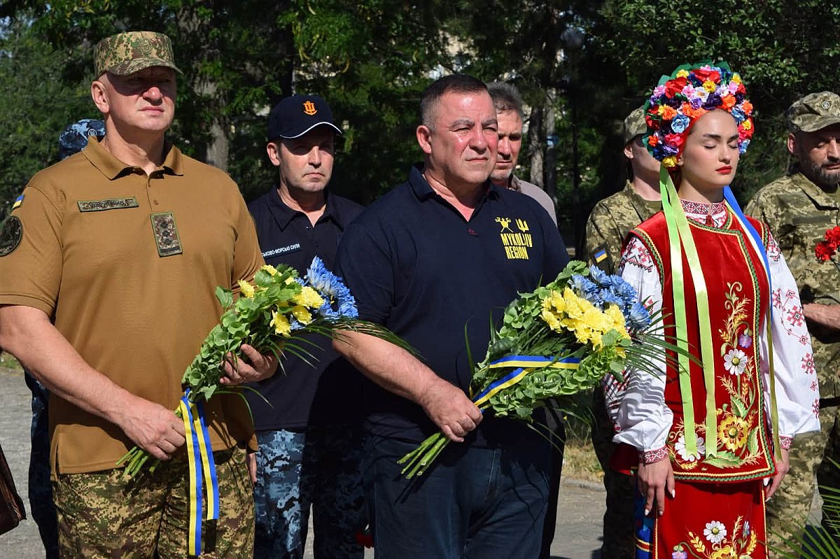 В Николаеве в День Конституции почтили память борцов за независимость Украины