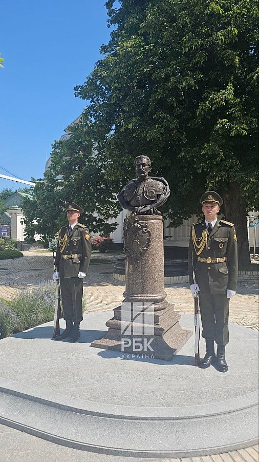 Зеленський анонсував пам'ятник гетьманові Мазепі у центрі Києва на місці Леніна