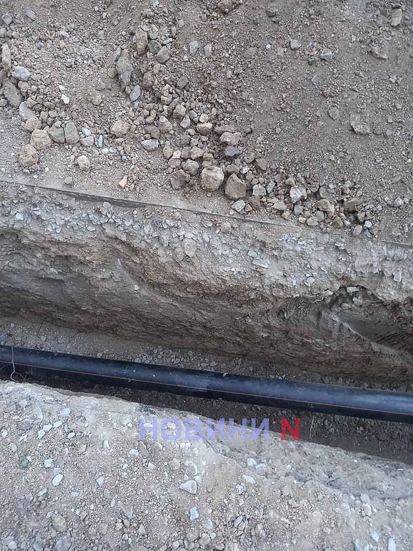 У центрі Миколаєва двоє людей постраждали, впавши в необгороджену траншею