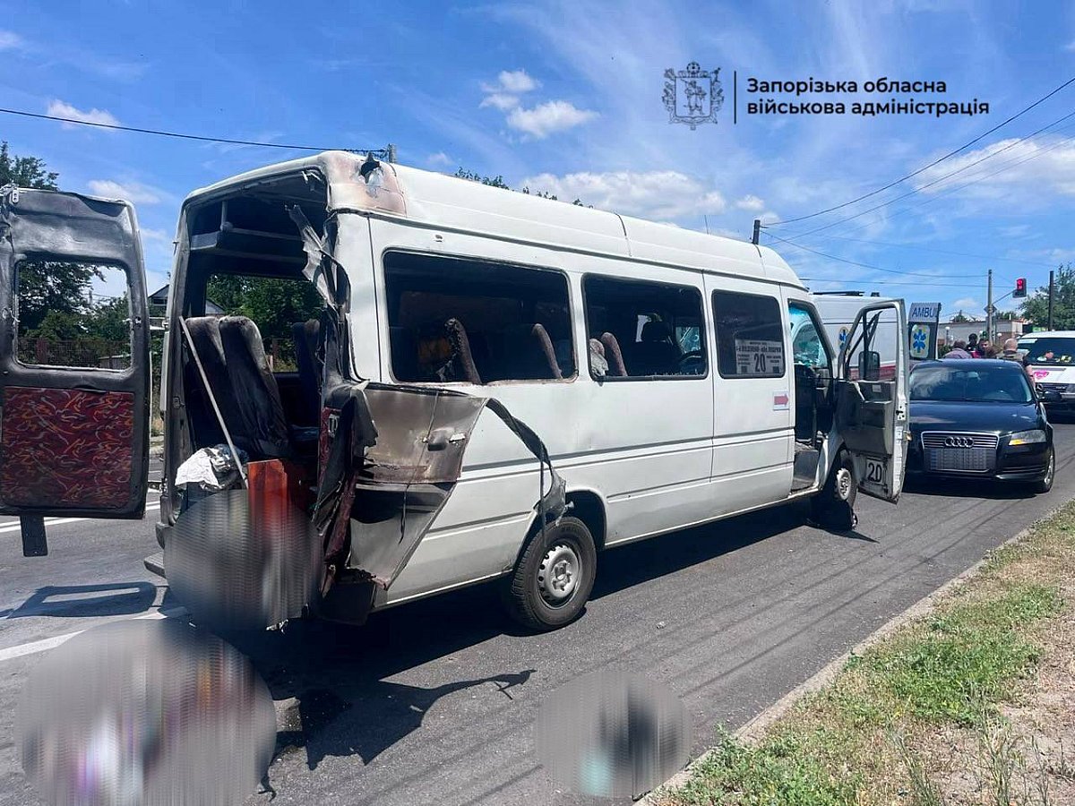 У Запоріжжі російський дрон вдарив по маршрутці: є постраждалі