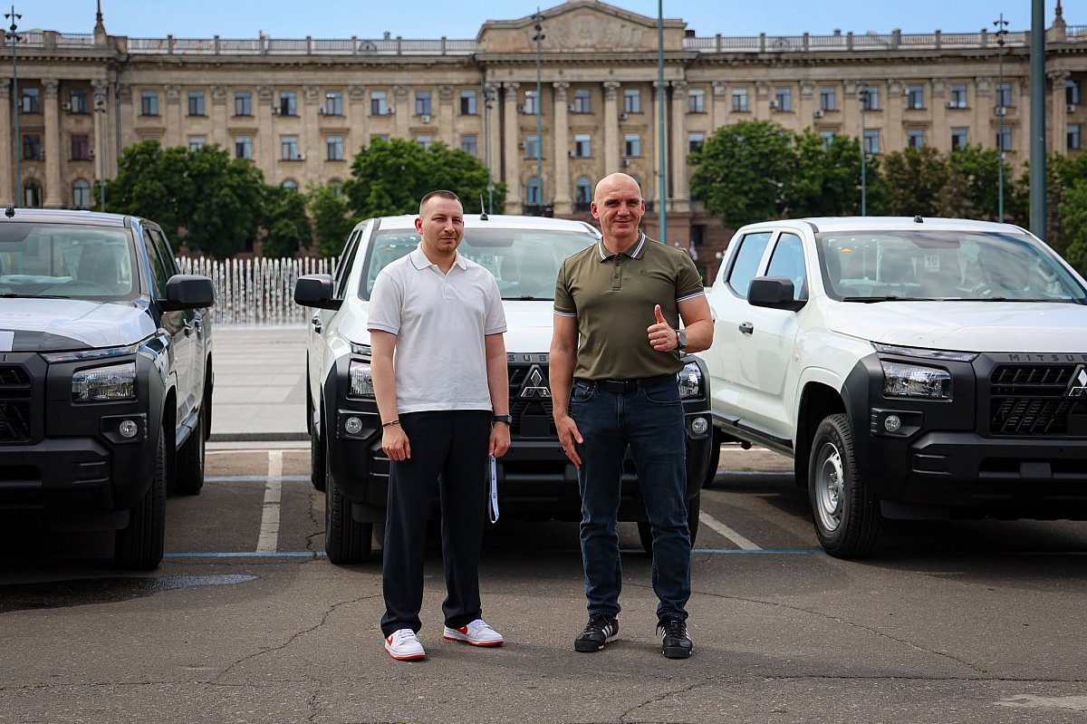Николаеву подарили пять автомобилей Mitsubishi - их отдадут городским службам 