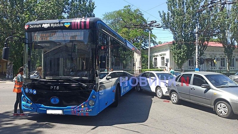 В центре Николаева произошел обрыв контактной сети: движение троллейбусов остановлено