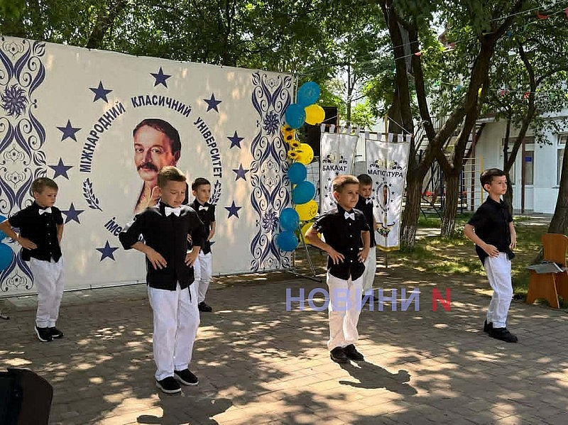 У Миколаєві відбувся випускний в МКУ імені Пилипа Орлика