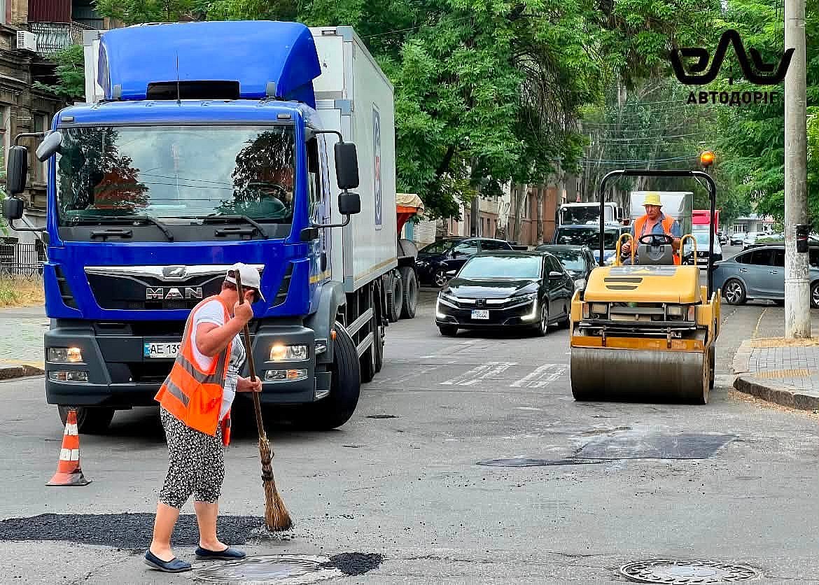 В Николаеве на нескольких улицах провели дорожные работы: асфальтирование и фрезерование