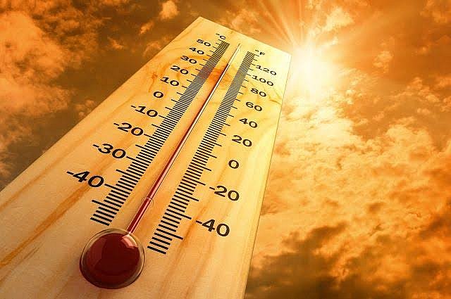 В украинских городах зафиксировали экстремальные температуры: до 52,9°C в Одессе и 51,2°C в Киеве