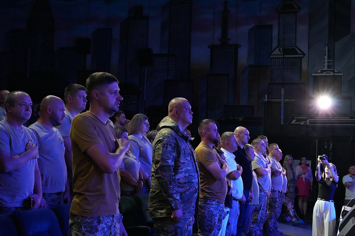 123-я бригада ТрО отметила восьмую годовщину: в Николаеве наградили защитников и почтили память погибших Героев