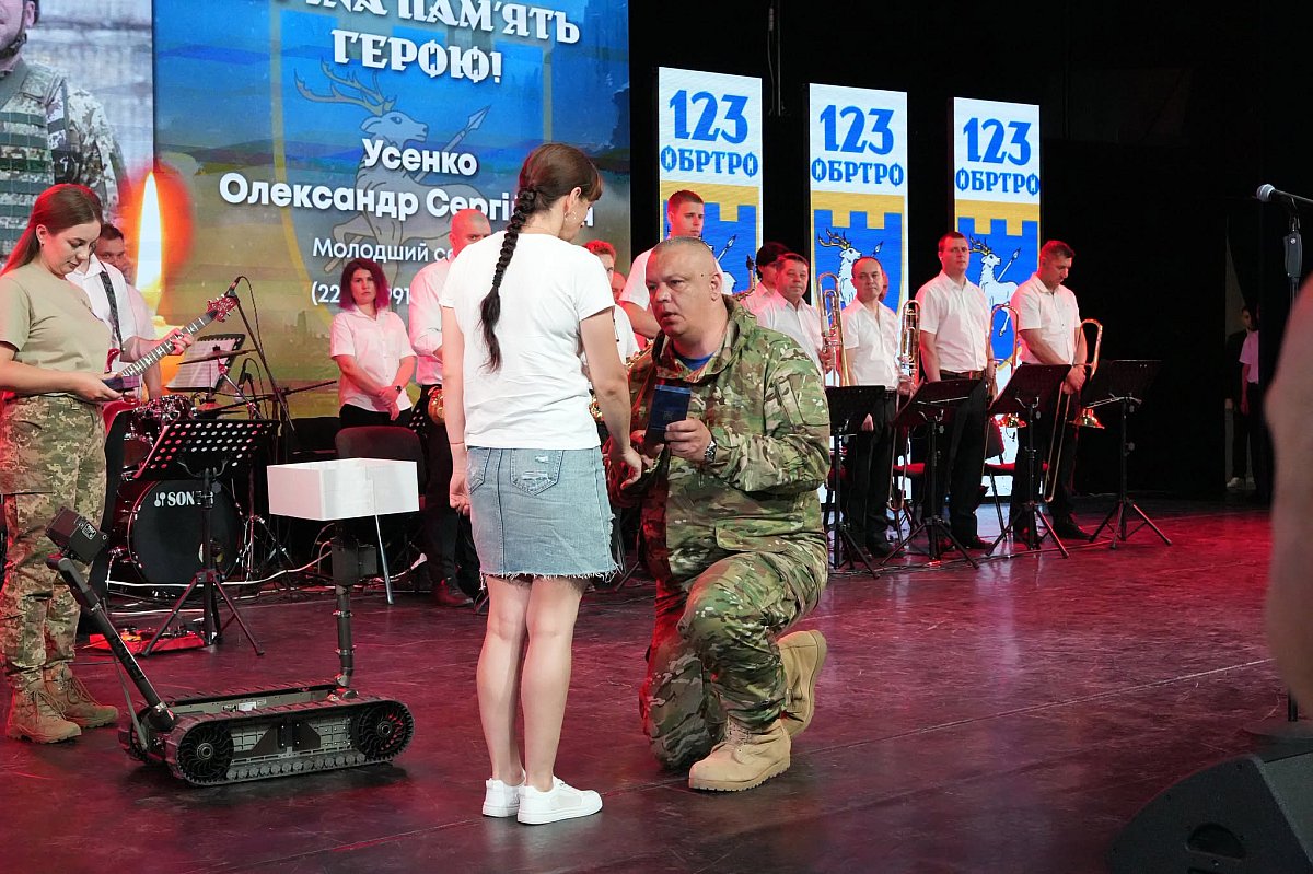 123-я бригада ТрО отметила восьмую годовщину: в Николаеве наградили защитников и почтили память погибших Героев