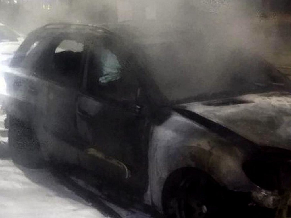 В Николаеве горел Mercedes и балкон квартиры