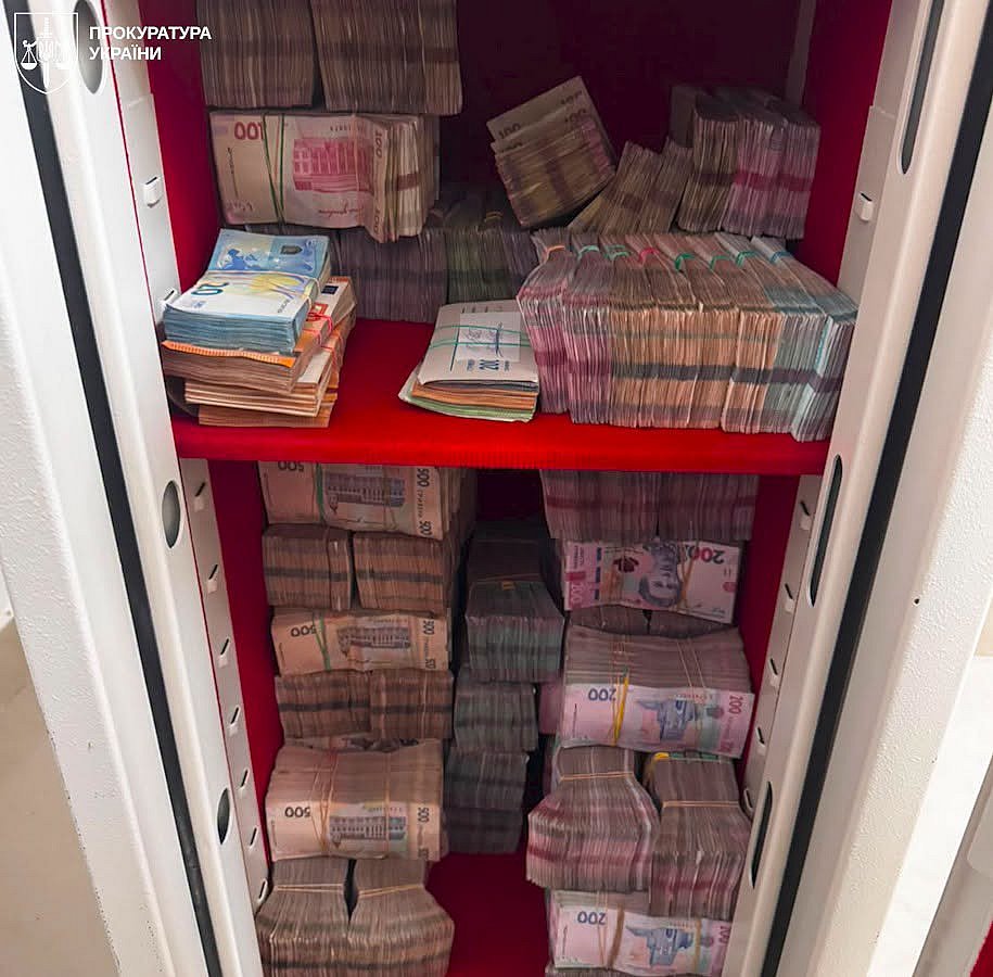 В семи регионах Украины раскрыли сеть криптомошенников, обманувших клиентов по всей стране
