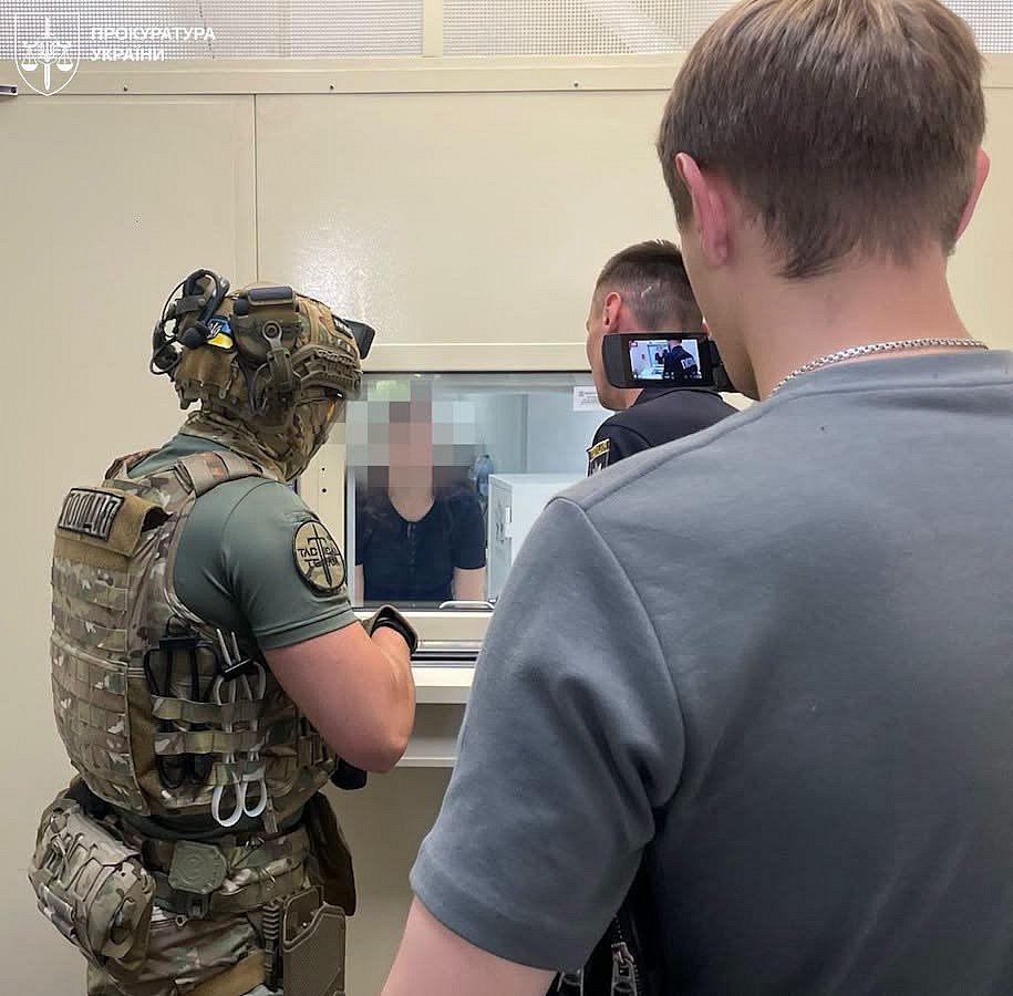В семи регионах Украины раскрыли сеть криптомошенников, обманувших клиентов по всей стране