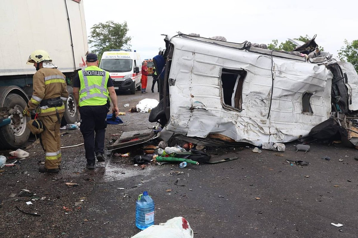 Смертельная авария под Николаевом с 12 погибшими: водителя Nissan допрашивают, открыто уголовное производство