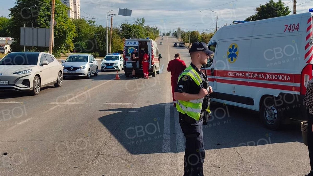 На Днепропетровщине 17-летняя девушка трижды за день попала в ДТП: ее сбили на месте аварии, затем скорая с ней столкнулась с авто
