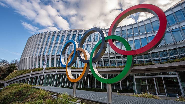 Российских спортсменов возвращают к международным соревнованиям: МОК снял санкции 