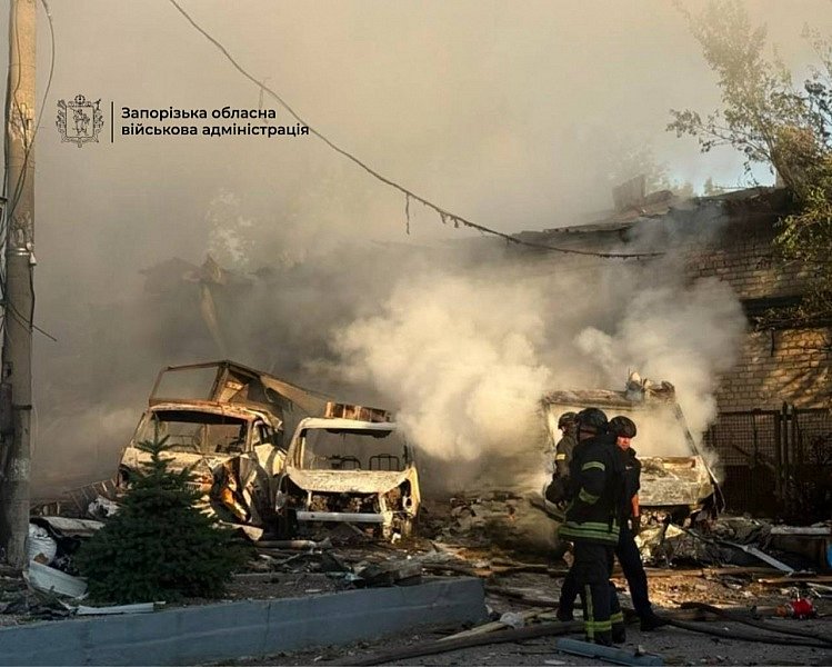 Россия ударила по Запорожью авиабомбами: тысячи жителей остались без света, есть пострадавшие