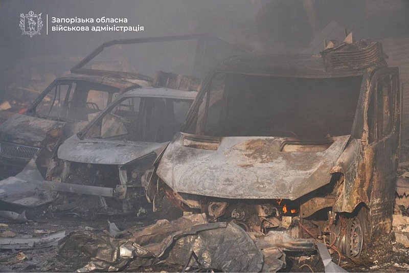 Россия ударила по Запорожью авиабомбами: тысячи жителей остались без света, есть пострадавшие