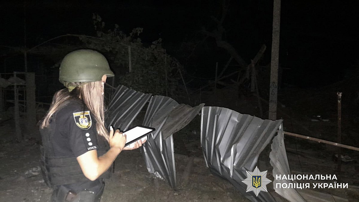 Гибель мамы с дочкой от удара КАБа в Николаевской области: полиция документирует последствия