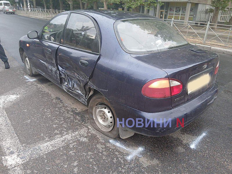 На проспекте в Николаеве столкнулись четыре автомобиля (фото)