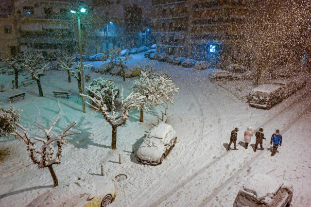 В Афинах и Стамбуле прошёл сильный снегопад (ФОТО)