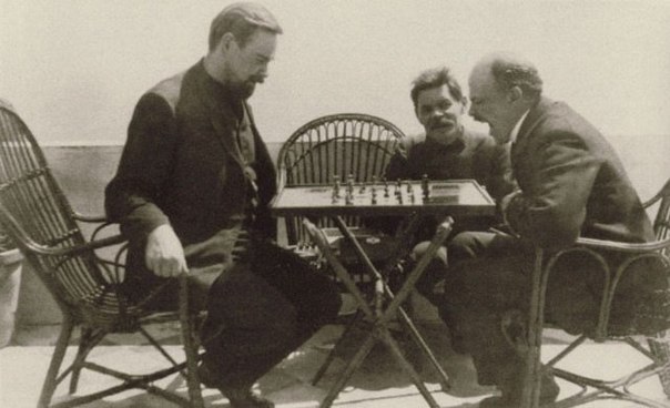 Ленин в гостях у Горького играет в шахматы, 1908г. ФОТО