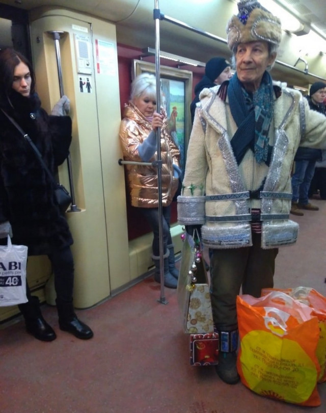 Странные и неожиданные пассажиры метро (ФОТО)
